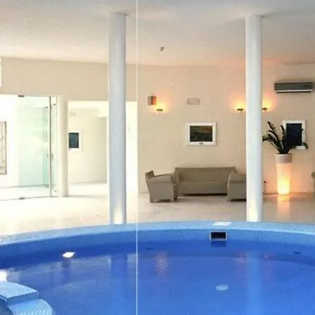 短笛德尔丽都酒店 4*